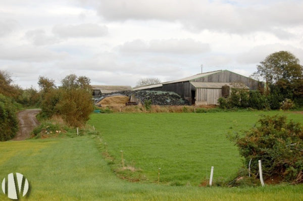 NORTH FINISTERE. Multi-crop livestock farming on 200 hectares, 40 of which are directly accessible.