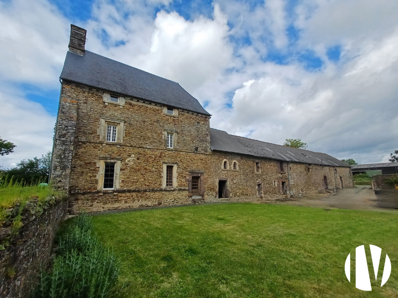 CENTRUM MANCHE Landhuis en boerderij van 75 hectare