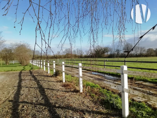 VERKOCHT IN 2023. MAYENNE, Melkveebedrijf op 145 ha zeer mooi verkaveld en zeer goede grond