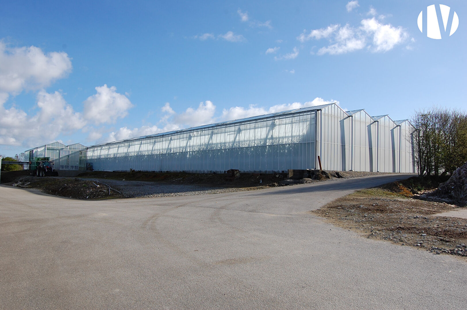 SOLD IN 2023 – FINISTERE, tomato production in greenhouses, near large town - 