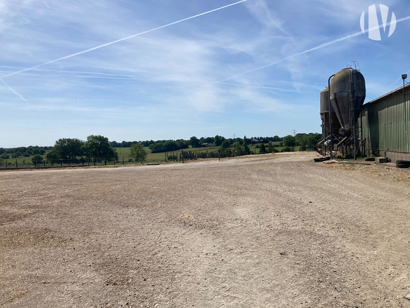 LOIRE ATLANTIQUE: Nice site for mixed farming on 80 ha - 