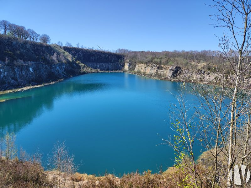 MAYENNE.Former quarry on a beautiful 17-hectare site - 