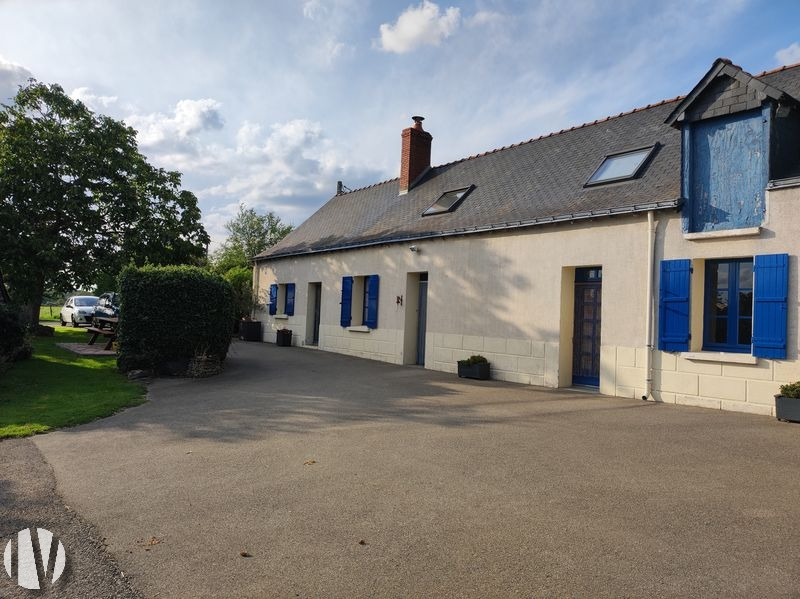 MAINE ET LOIRE. Beautiful dairy estate set in 90 hectares - 