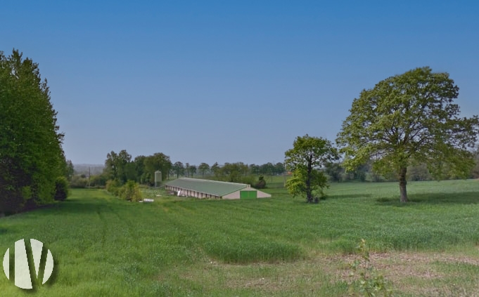 NORTH LOIRE ATLANTIQUE. Poultry farm with run - 