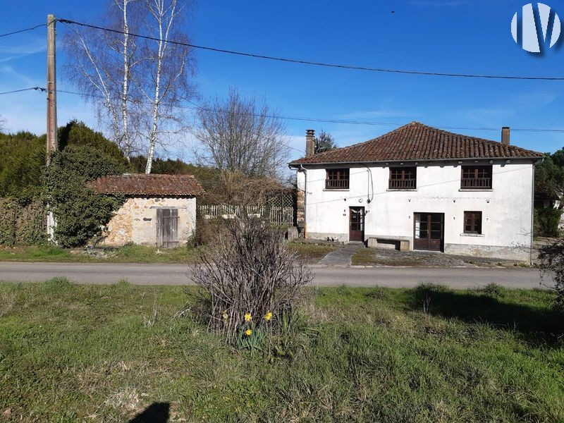 CHARENTE NORD. Dairy farm on 90 hectares with development potential. - 