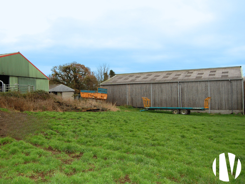 FINISTERE, 670,000L robotic milking with access to pasture - 