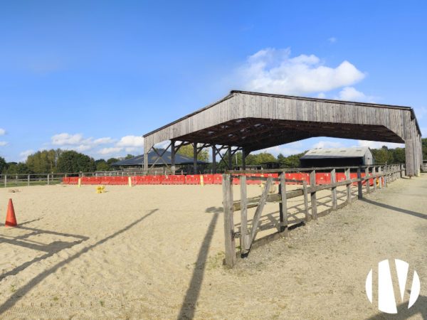 ILLE ET VILAINE. Prachtige paardenhouderij op 11 hectare aan de rand van Rennes