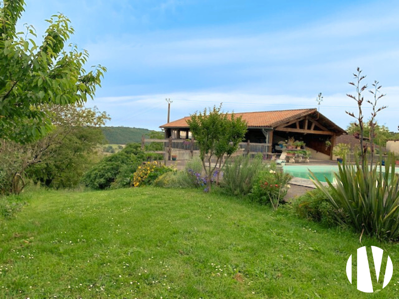 Dordogne – Superb estate, walnut grove with oil mill, business and possibility of bed and breakfast.