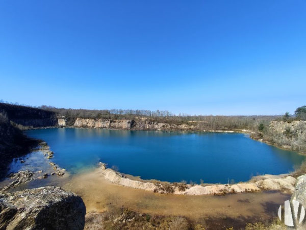 MAYENNE.Former quarry on a beautiful 17-hectare site